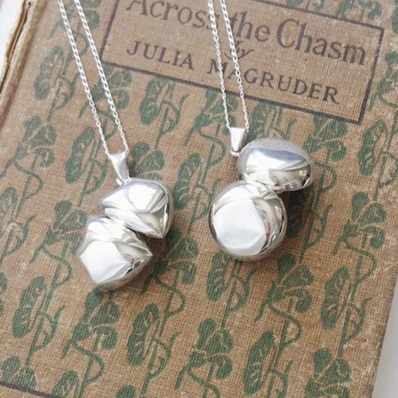 Vintage Puffy Locket Necklace / Sterling Silver - Picture 4 of 9